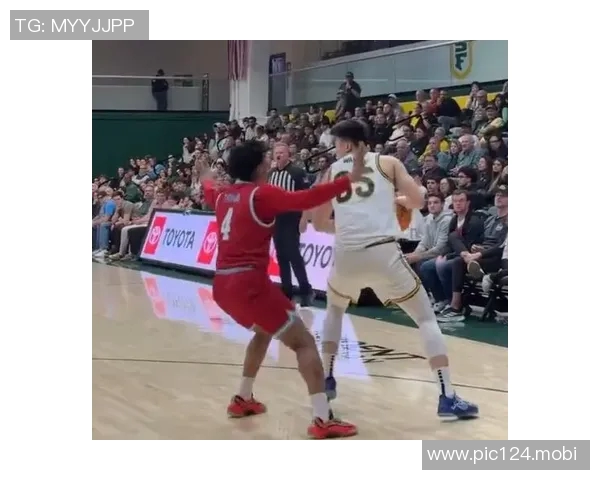 媒体人：中国男篮集训也询问了王俊杰，不过他暂时无法归队